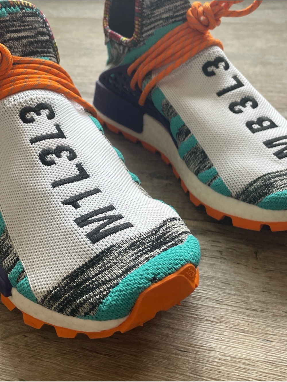 Size 10.5 - Adidas X Pharrell Williams Hu Race NMD Solar Pack Orange Aqua BB9528 - Picture 7 of 16